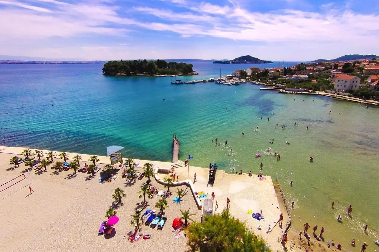 Apartments Dalmatia In Preko, Island Ugljan, With Swimmingpool 0*, Preko