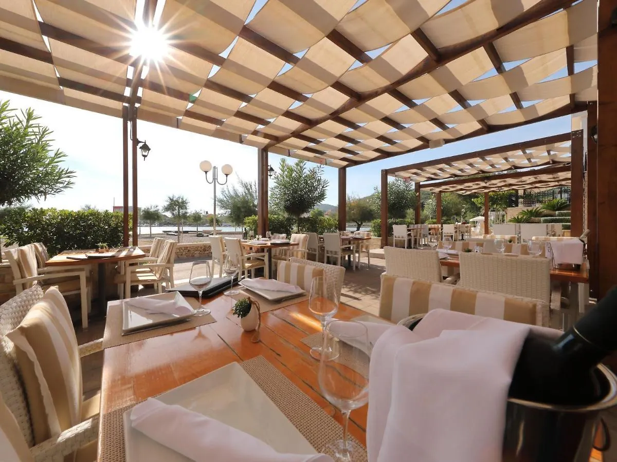 Apartments Dalmatia In Preko, Island Ugljan, With Swimmingpool 0*, Preko