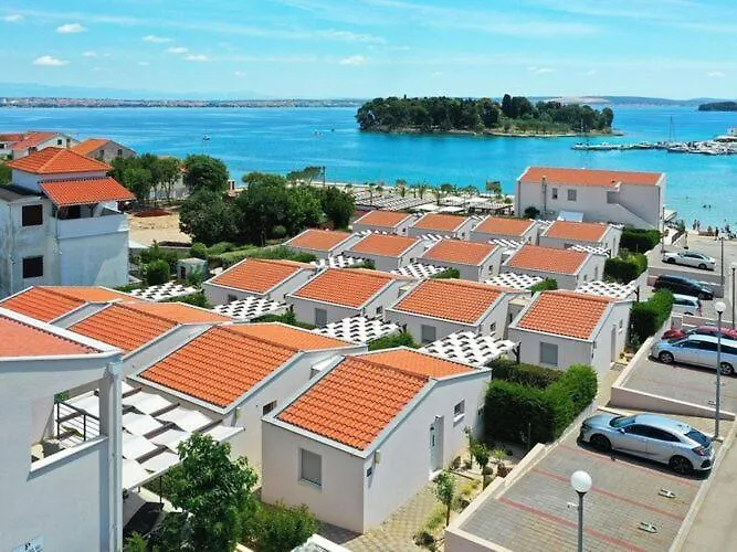 Apartments Dalmatia In Preko, Island Ugljan, With Swimmingpool 0*, Preko